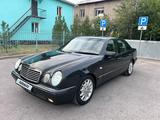 Mercedes-Benz E 230 1997 года за 3 500 000 тг. в Алматы