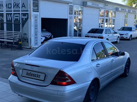 Mercedes-Benz C 240 2002 года за 2 600 000 тг. в Шымкент – фото 14