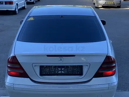 Mercedes-Benz C 240 2002 года за 2 600 000 тг. в Шымкент – фото 15