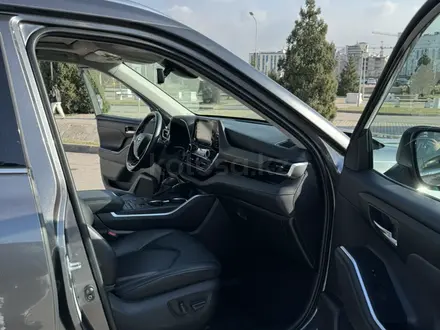 Toyota Highlander 2021 года за 24 999 999 тг. в Алматы – фото 21