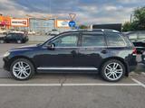 Volkswagen Touareg 2008 года за 5 400 000 тг. в Алматы – фото 2