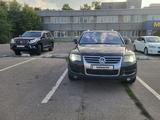 Volkswagen Touareg 2008 года за 5 400 000 тг. в Алматы – фото 3