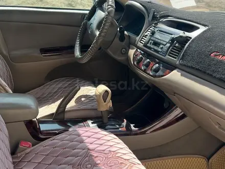 Toyota Camry 2004 года за 4 600 000 тг. в Жанаозен – фото 6