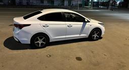 Hyundai Accent 2019 года за 5 700 000 тг. в Атырау – фото 2