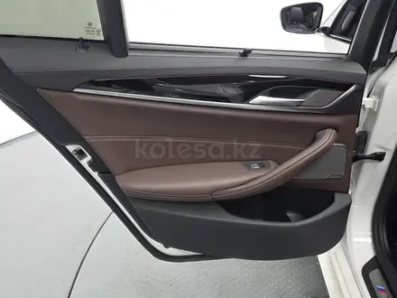 BMW 530 XDrive 2022 года за 20 500 000 тг. в Алматы – фото 24