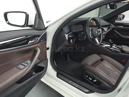 BMW 530 XDrive 2022 года за 20 500 000 тг. в Алматы – фото 12