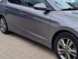 Hyundai Elantra 2018 года за 4 800 000 тг. в Актобе – фото 2