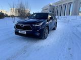 Toyota Highlander 2021 года за 26 500 000 тг. в Астана