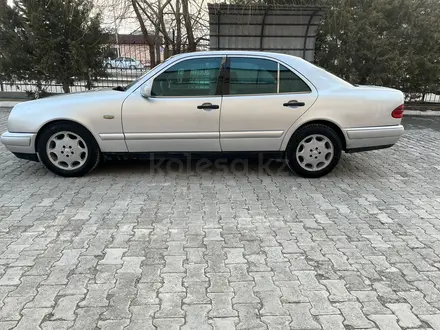 Mercedes-Benz E 230 1996 года за 2 300 000 тг. в Шымкент – фото 4