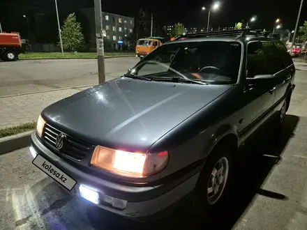 Volkswagen Passat 1995 года за 2 100 000 тг. в Астана