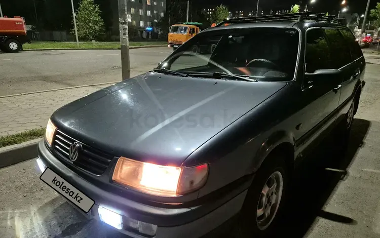 Volkswagen Passat 1995 годаүшін2 100 000 тг. в Астана