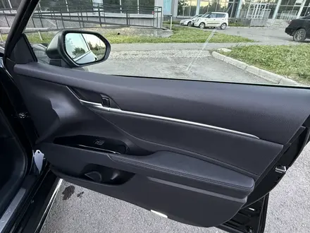 Toyota Camry 2023 года за 13 500 000 тг. в Усть-Каменогорск – фото 19