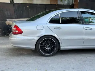 Mercedes-Benz E 320