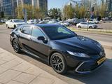 Toyota Camry 2021 года за 13 500 000 тг. в Алматы – фото 2
