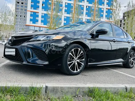 Toyota Camry 2020 года за 13 700 000 тг. в Астана – фото 8