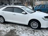 Toyota Camry 2014 годаүшін9 000 000 тг. в Актобе – фото 2