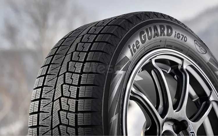 Yokohama 215/60R17 Ice Guard IG70 за 50 000 тг. в Алматы