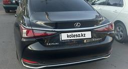 Lexus ES 250 2023 года за 23 000 000 тг. в Алматы – фото 2