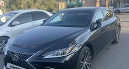 Lexus ES 250 2023 года за 23 000 000 тг. в Алматы