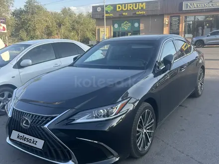 Lexus ES 250 2023 года за 23 000 000 тг. в Алматы
