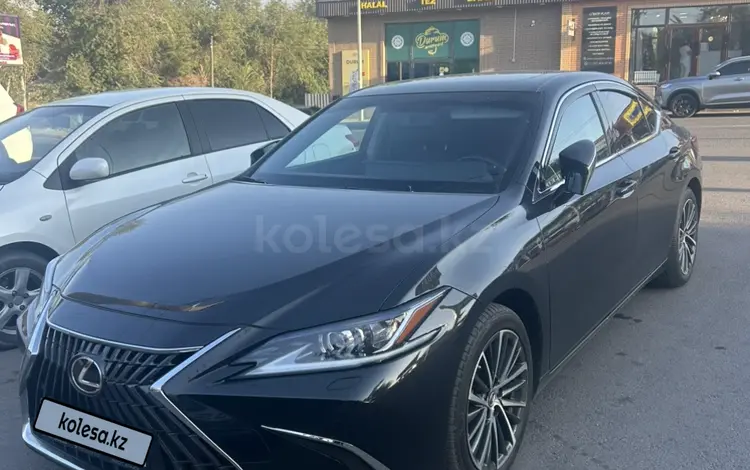Lexus ES 250 2023 года за 23 000 000 тг. в Алматы