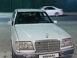 Mercedes-Benz E 230