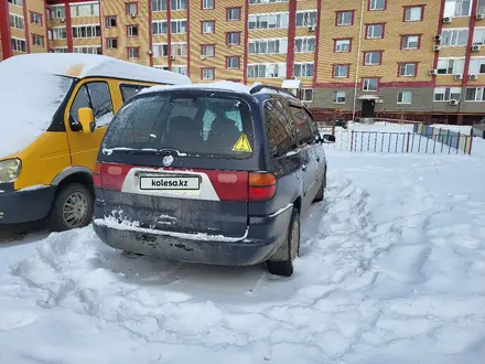 Volkswagen Sharan 1996 года за 1 800 000 тг. в Актобе – фото 3