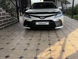 Toyota Camry 2021 года за 17 500 000 тг. в Алматы – фото 3