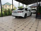 Toyota Camry 2021 года за 17 500 000 тг. в Алматы – фото 5