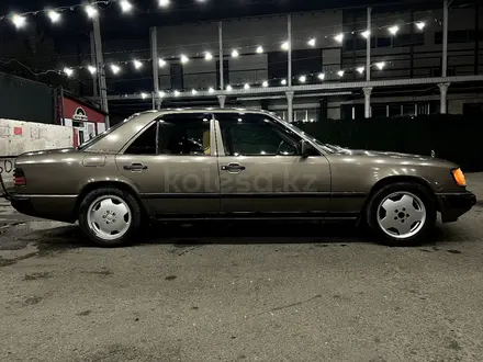 Mercedes-Benz E 260 1988 года за 1 000 000 тг. в Шымкент – фото 2