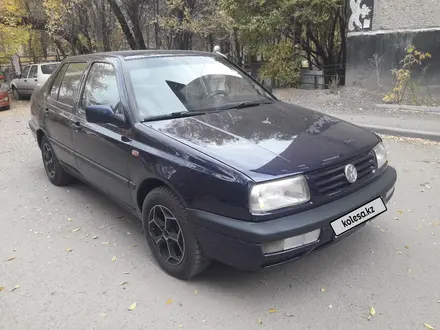 Volkswagen Vento 1996 года за 1 900 000 тг. в Караганда – фото 7