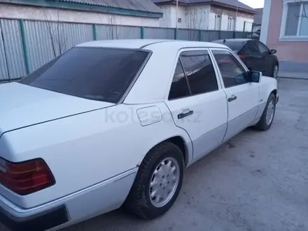 Mercedes-Benz E 200 1993 года за 2 000 000 тг. в Атырау – фото 4