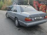 Mercedes-Benz E 220 1993 года за 750 000 тг. в Талдыкорган – фото 2