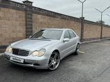 Mercedes-Benz C 200 2001 года за 2 500 000 тг. в Алматы