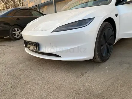 Tesla Model 3 2024 года за 17 900 000 тг. в Алматы – фото 7
