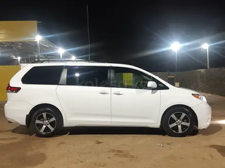 Toyota Sienna 2012 года за 11 000 000 тг. в Уральск – фото 6