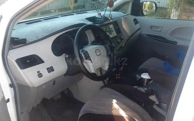 Toyota Sienna 2012 года за 11 000 000 тг. в Уральск