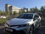 Toyota Camry 2023 года за 16 100 000 тг. в Костанай