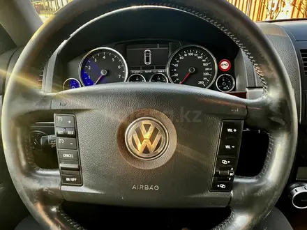 Volkswagen Touareg 2007 года за 6 500 000 тг. в Алматы – фото 9