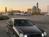 Mercedes-Benz E 320 1998 года за 2 350 000 тг. в Семей – фото 2