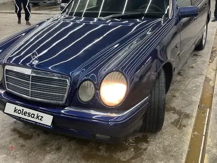 Mercedes-Benz E 200 1998 года за 2 600 000 тг. в Тараз