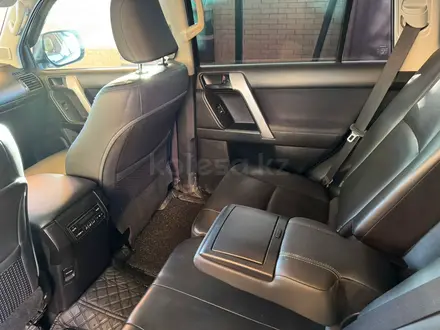 Toyota Land Cruiser Prado 2015 года за 18 900 000 тг. в Атырау – фото 19