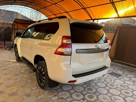 Toyota Land Cruiser Prado 2015 года за 18 900 000 тг. в Атырау – фото 3