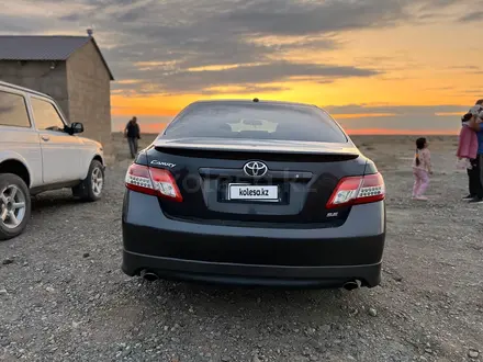Toyota Camry 2011 года за 4 200 000 тг. в Атырау – фото 3
