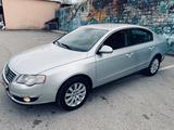 Volkswagen Passat 2005 годаүшін3 400 000 тг. в Алматы