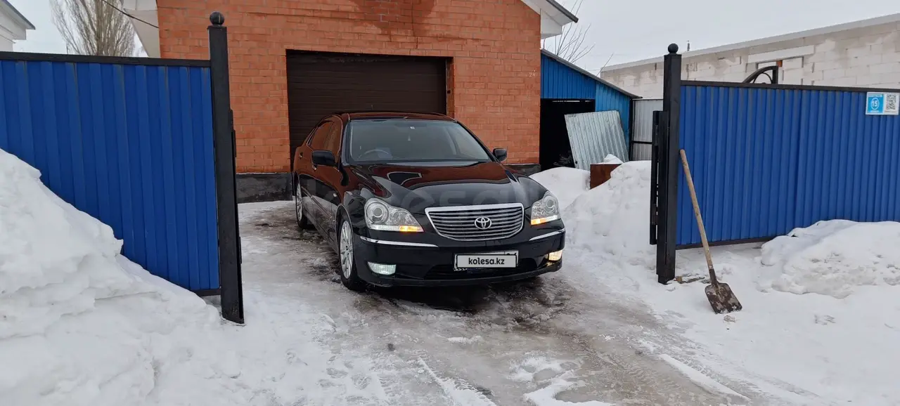 Toyota Crown Majesta, 2005