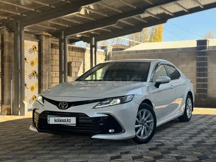 Toyota Camry 2021 года за 12 200 000 тг. в Алматы