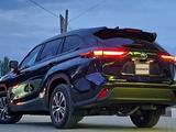 Toyota Highlander 2023 года за 26 600 000 тг. в Актобе – фото 2