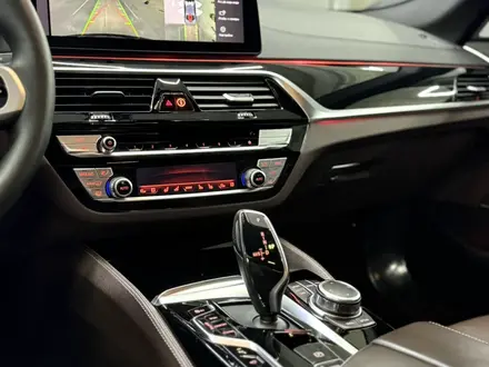 BMW 550 2022 года за 38 000 000 тг. в Алматы – фото 4
