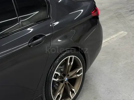 BMW 550 2022 года за 38 000 000 тг. в Алматы – фото 16